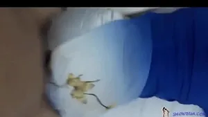 撕开裤子底部，和没穿内裤的老师做爱。
